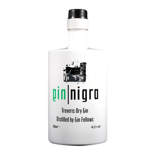 Eine Flasche Gin der Marke Gin Nigra