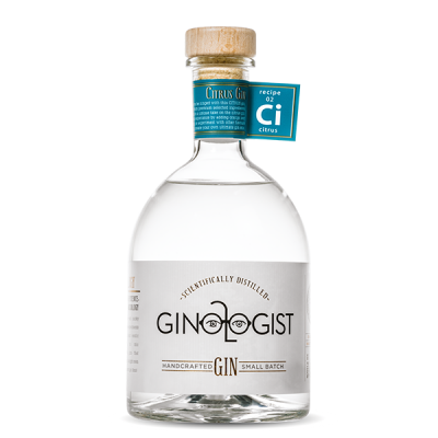 Eine Flasche Gin der Marke Ginologist