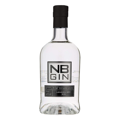Eine Flasche Gin der Marke NB