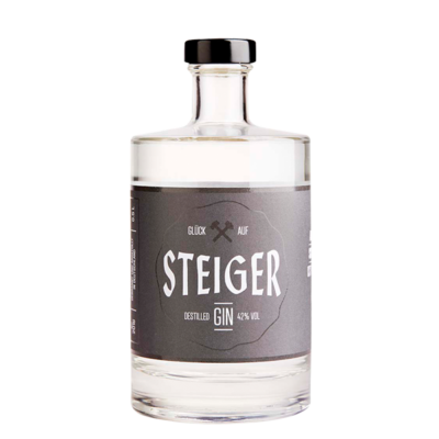 Eine Flasche Gin der Marke Steiger