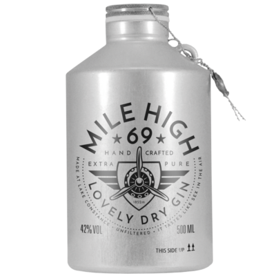 Eine Flasche Gin der Marke Mile High 69