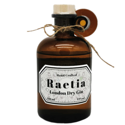 Eine Flasche Gin der Marke Raetia London